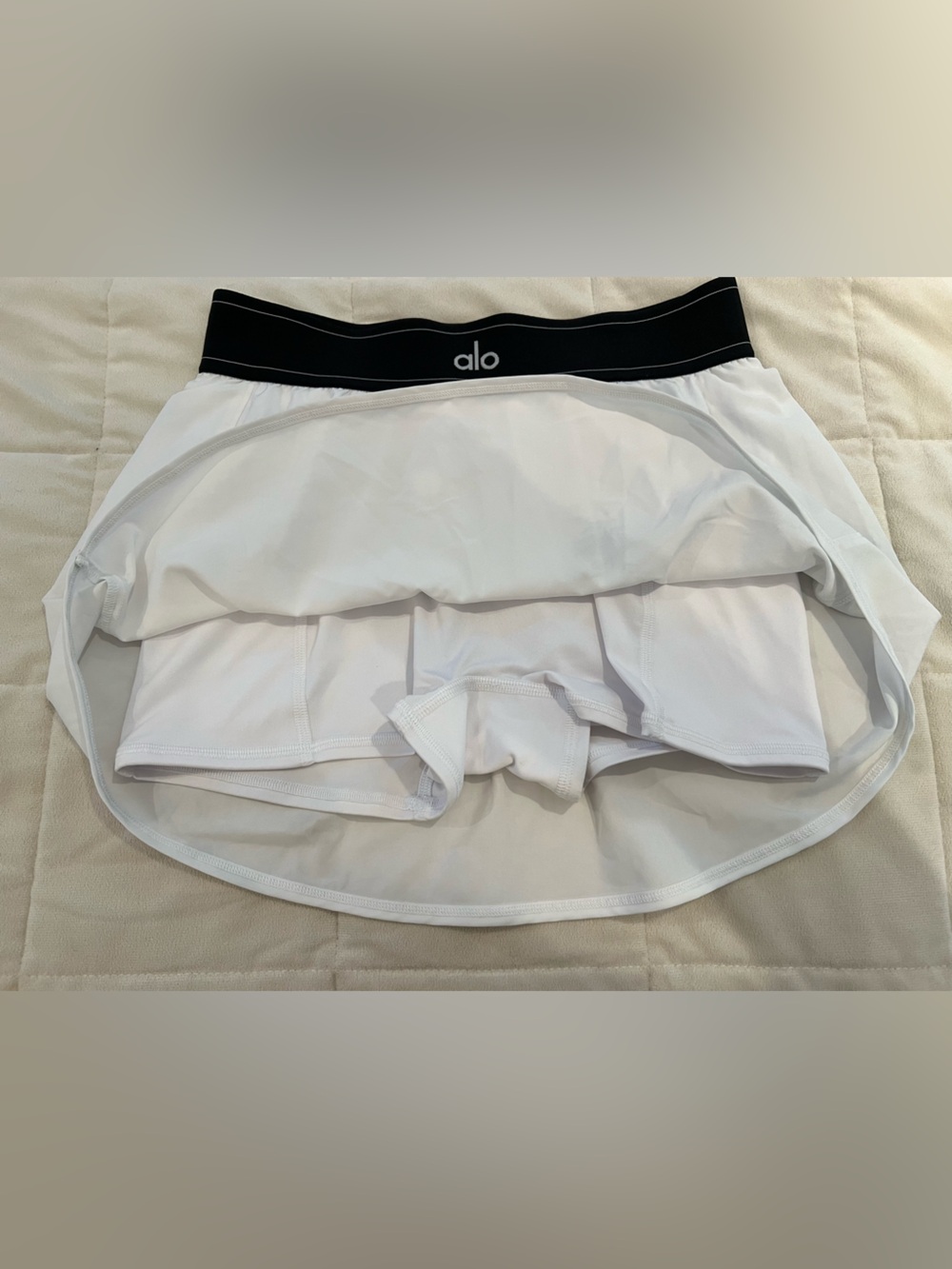 Alo Yoga Match Point Tennis Skirt | SZ S | white w/black boxer-style elastic - Picture 9 of 11